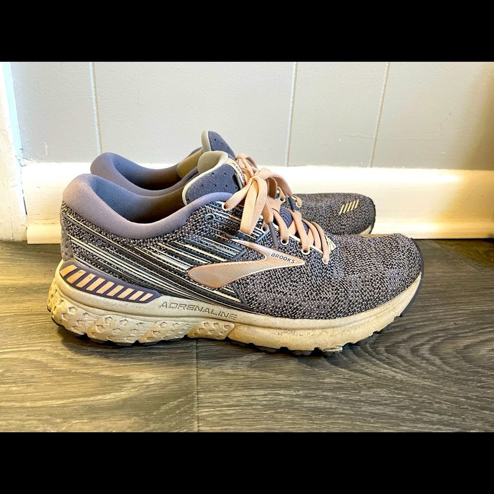 Brooks adrenaline running shoe womens 8.5